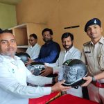 गोमिया थाना में ‘We’re your Friends in Uniform!’ अभियान के तहत स्वयंसेवकों को किया गया सम्मानित